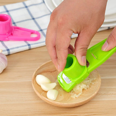 1pcs Garlic Press Crusher Manual Mincer Chopping Tool Home Garlic Masher Kitchen Ginger Garlic Grinding Grater Kitchen tools